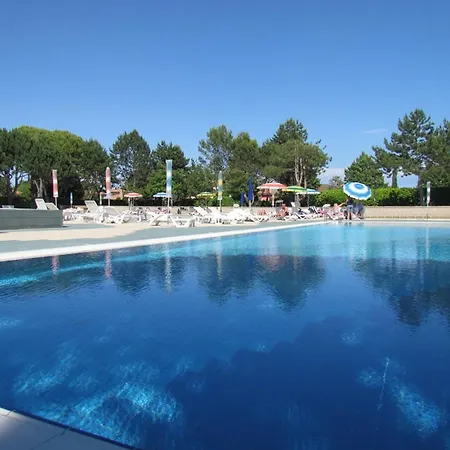 Apartment Flat In Wonderful With Swimming Pools